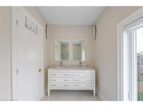 427 Pinegrove Road, Halton, ON - Indoor Photo Showing Bathroom