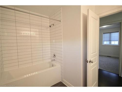 8 Slater Mill Place, Waterdown, ON - Indoor Photo Showing Bathroom