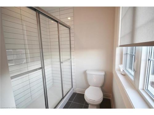 8 Slater Mill Place, Waterdown, ON - Indoor Photo Showing Bathroom