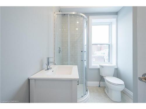 303 Barton Street E, Hamilton, ON - Indoor Photo Showing Bathroom