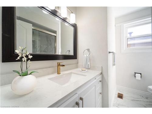 608 Thornwood Avenue, Burlington, ON - Indoor Photo Showing Bathroom