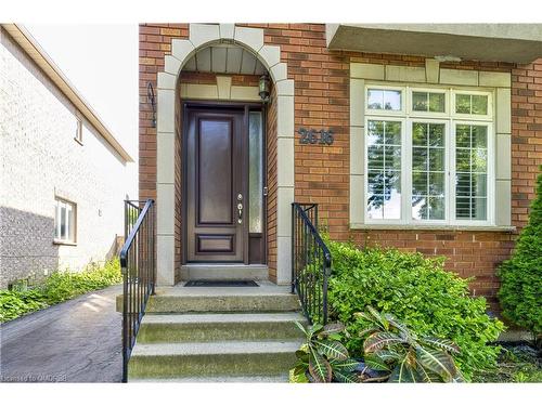 2616 Castle Hill Crescent, Oakville, ON - Outdoor