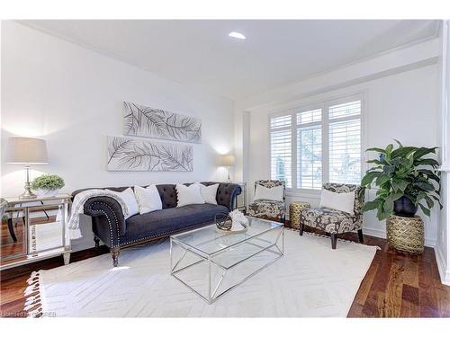 2616 Castle Hill Crescent, Oakville, ON - Indoor Photo Showing Living Room