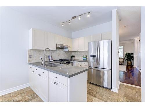 2616 Castle Hill Crescent, Oakville, ON - Indoor Photo Showing Kitchen With Stainless Steel Kitchen