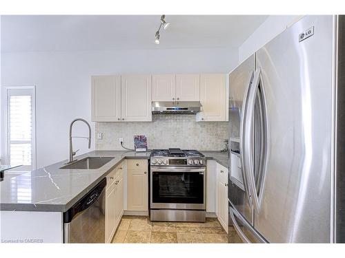 2616 Castle Hill Crescent, Oakville, ON - Indoor Photo Showing Kitchen With Stainless Steel Kitchen With Upgraded Kitchen