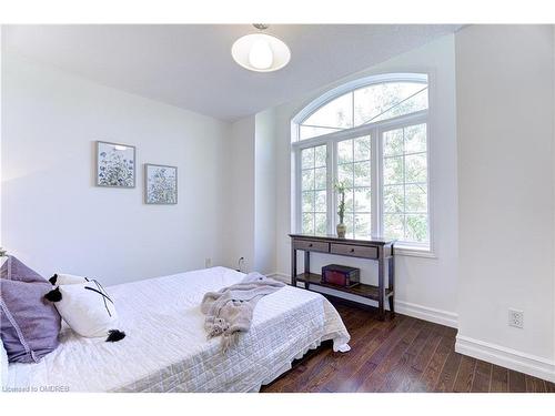 2616 Castle Hill Crescent, Oakville, ON - Indoor Photo Showing Bedroom