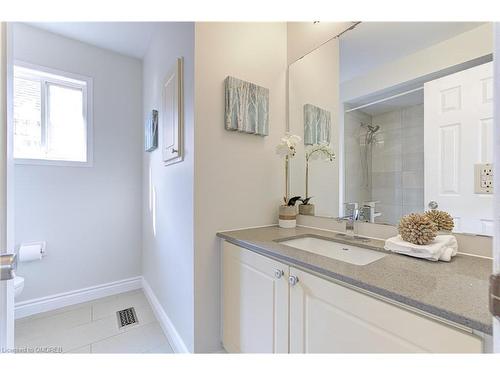 2616 Castle Hill Crescent, Oakville, ON - Indoor Photo Showing Bathroom