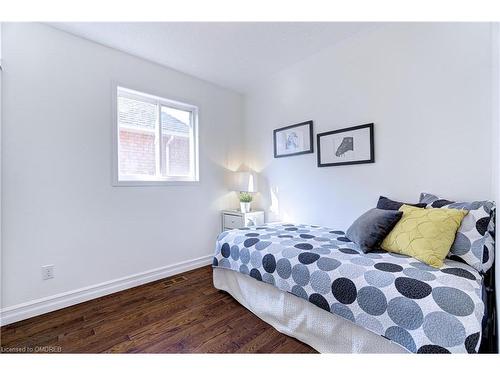 2616 Castle Hill Crescent, Oakville, ON - Indoor Photo Showing Bedroom