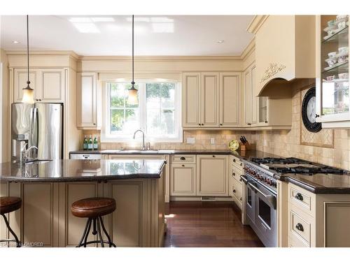 29 Howard Avenue, Oakville, ON - Indoor Photo Showing Kitchen With Upgraded Kitchen