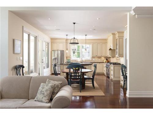 29 Howard Avenue, Oakville, ON - Indoor Photo Showing Living Room