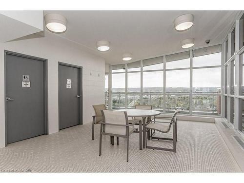 715-551 Maple Avenue, Burlington, ON - Indoor Photo Showing Dining Room