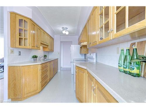 602-40 Harrisford Street, Hamilton, ON - Indoor Photo Showing Kitchen