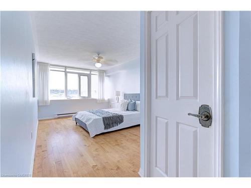 602-40 Harrisford Street, Hamilton, ON - Indoor Photo Showing Bedroom