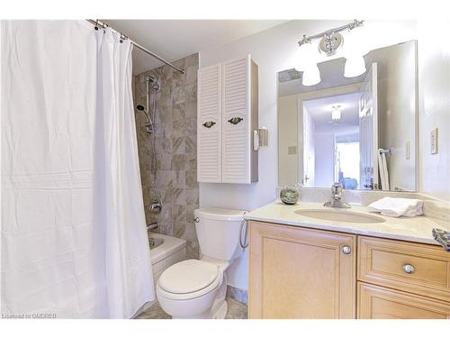 602-40 Harrisford Street, Hamilton, ON - Indoor Photo Showing Bathroom