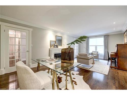 100 Whittington Place, Oakville, ON - Indoor Photo Showing Living Room