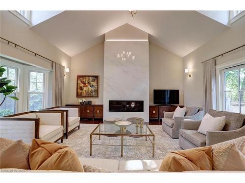 100 Whittington Place, Oakville, ON - Indoor Photo Showing Living Room