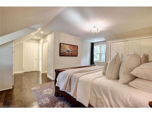 100 Whittington Place, Oakville, ON - Indoor Photo Showing Bedroom