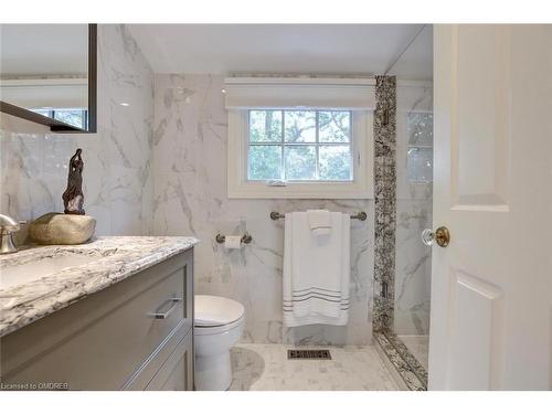 100 Whittington Place, Oakville, ON - Indoor Photo Showing Bathroom