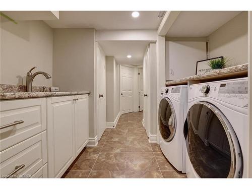 100 Whittington Place, Oakville, ON - Indoor Photo Showing Laundry Room