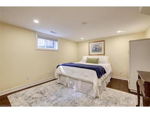 100 Whittington Place, Oakville, ON - Indoor Photo Showing Bedroom