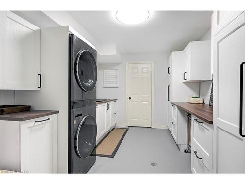 1259 Glenashton Drive, Oakville, ON - Indoor Photo Showing Laundry Room