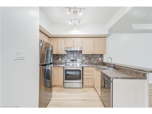 244 Glenashton Drive, Oakville, ON - Indoor Photo Showing Kitchen With Double Sink