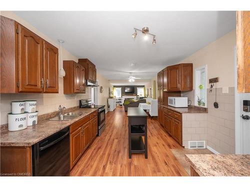 265 Dovercourt Road, Fort Erie, ON - Indoor Photo Showing Kitchen With Double Sink