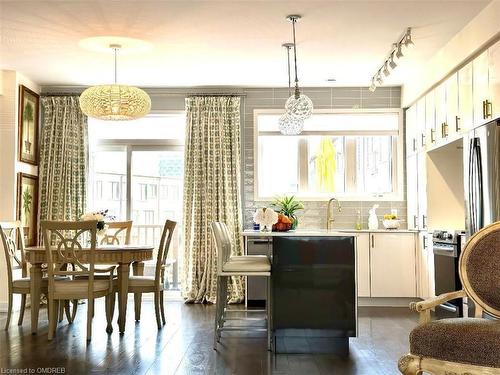 3095 Ernest Appelbe Boulevard, Oakville, ON - Indoor Photo Showing Dining Room