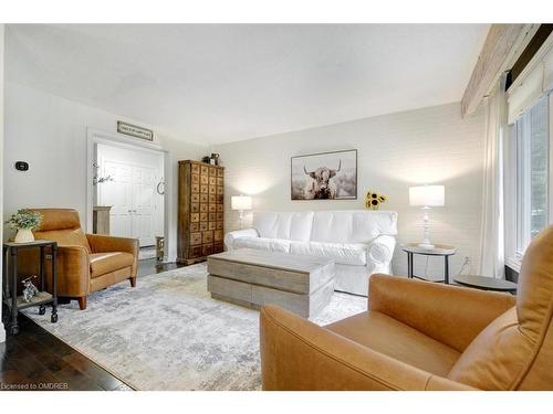 105 Osborne Crescent, Oakville, ON - Indoor Photo Showing Living Room