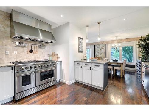 105 Osborne Crescent, Oakville, ON - Indoor Photo Showing Kitchen With Upgraded Kitchen