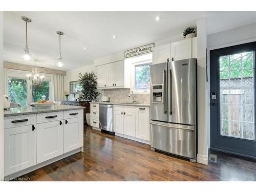 105 Osborne Crescent, Oakville, ON - Indoor Photo Showing Kitchen With Upgraded Kitchen