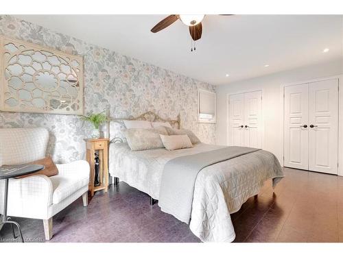 105 Osborne Crescent, Oakville, ON - Indoor Photo Showing Bedroom