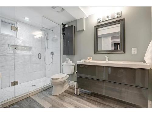 105 Osborne Crescent, Oakville, ON - Indoor Photo Showing Bathroom