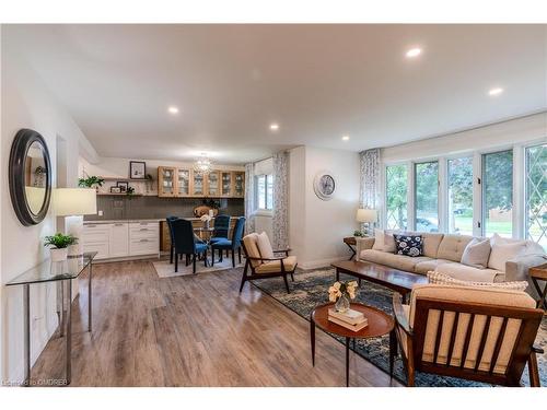 17 Woodsview Avenue, Grimsby, ON - Indoor Photo Showing Living Room