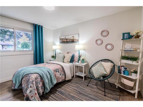 17 Woodsview Avenue, Grimsby, ON - Indoor Photo Showing Bedroom