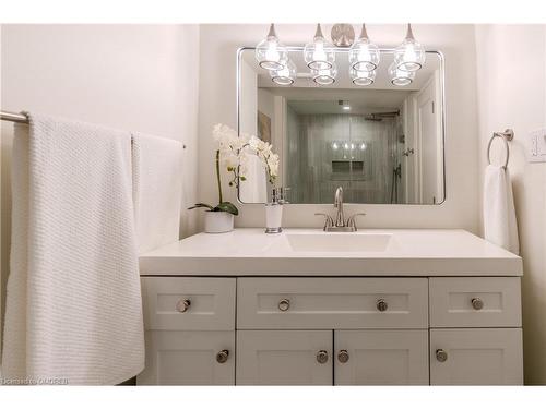 17 Woodsview Avenue, Grimsby, ON - Indoor Photo Showing Bathroom