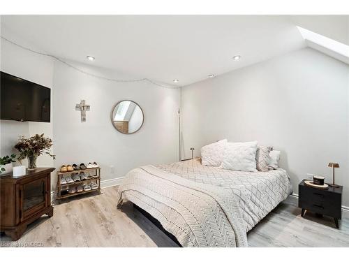 430 Murray Road, Penetanguishene, ON - Indoor Photo Showing Bedroom