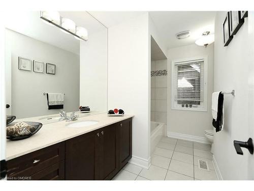 2331 Wuthering Heights Way, Oakville, ON - Indoor Photo Showing Bathroom