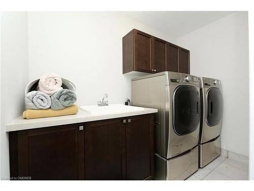 2331 Wuthering Heights Way, Oakville, ON - Indoor Photo Showing Laundry Room