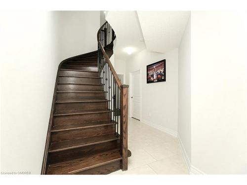 2331 Wuthering Heights Way, Oakville, ON - Indoor Photo Showing Other Room