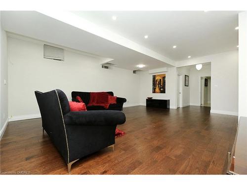 2331 Wuthering Heights Way, Oakville, ON - Indoor Photo Showing Living Room