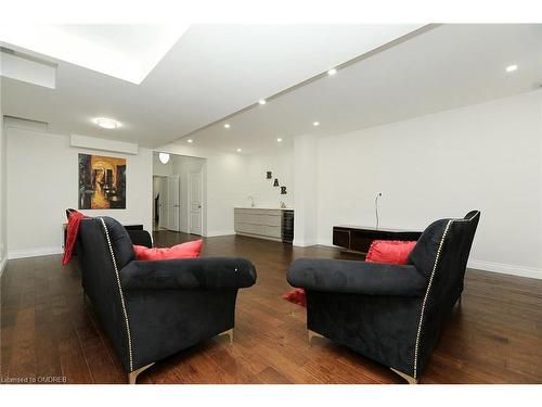 2331 Wuthering Heights Way, Oakville, ON - Indoor Photo Showing Living Room