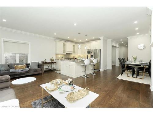 2331 Wuthering Heights Way, Oakville, ON - Indoor Photo Showing Living Room