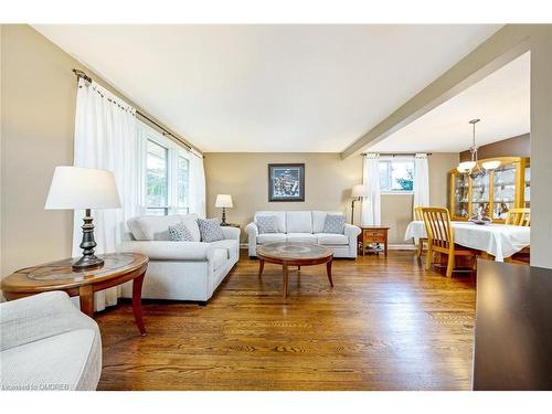 34 Elizabeth Street S, Brampton, ON - Indoor Photo Showing Living Room