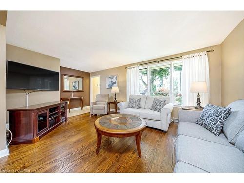 34 Elizabeth Street S, Brampton, ON - Indoor Photo Showing Living Room