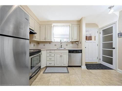 34 Elizabeth Street S, Brampton, ON - Indoor Photo Showing Kitchen