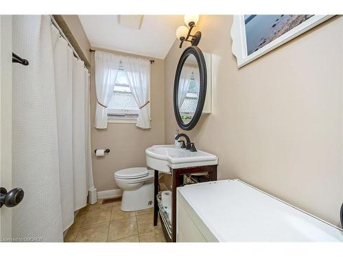 34 Elizabeth Street S, Brampton, ON - Indoor Photo Showing Bathroom