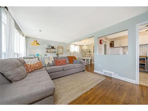 34 Elizabeth Street S, Brampton, ON - Indoor Photo Showing Living Room