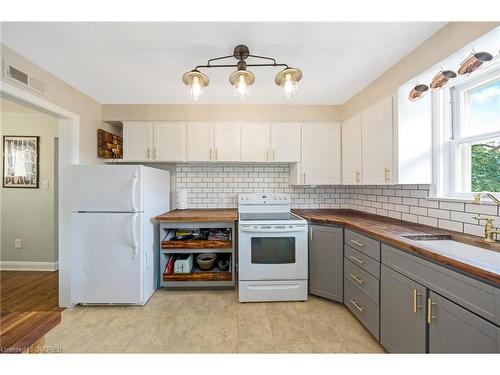 34 Elizabeth Street S, Brampton, ON - Indoor Photo Showing Kitchen