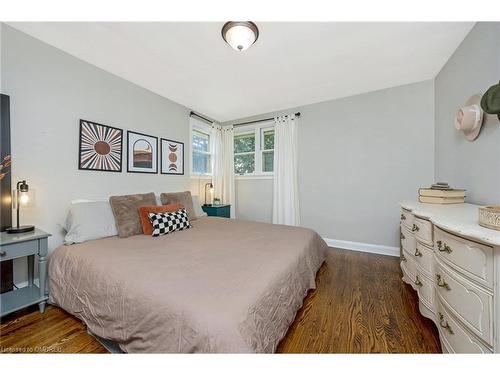 34 Elizabeth Street S, Brampton, ON - Indoor Photo Showing Bedroom